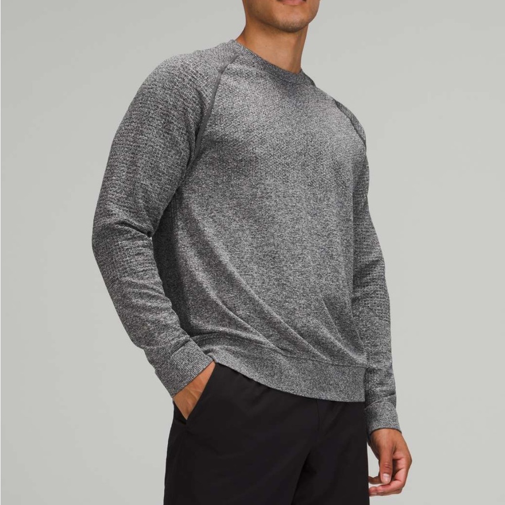 Lululemon men’s Engineered Warmth Long Sleeve Crew
Black / White size small